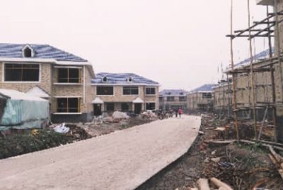 建設中的江洲墟場安置小區。